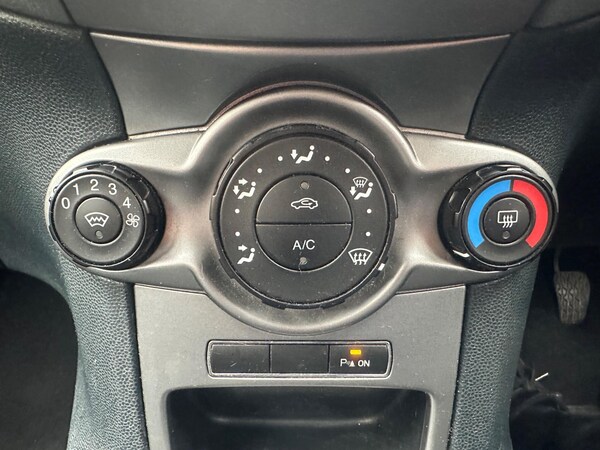 Used Ford Fiesta 2009 for sale - 76240015: Photo 35