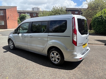 Used Ford Grand Tourneo Connect 2016 for sale - 78847575: Photo