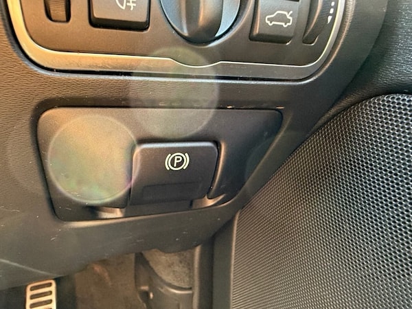 Used Volvo XC60 2015 for sale - 75134845: Photo 31