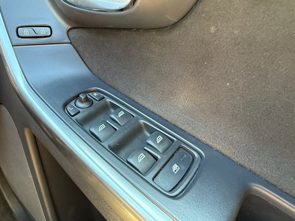 Used Volvo XC60 2015 for sale - 75134845: Photo 32