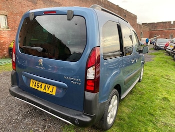 Used Peugeot Partner Tepee 2015 for sale - 76510201: Photo