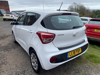 Used Hyundai i10 2018 for sale - 78003496: Photo