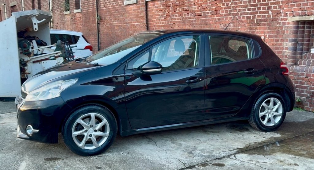 Used Peugeot 208 2014 for sale - 77089139: Photo 11