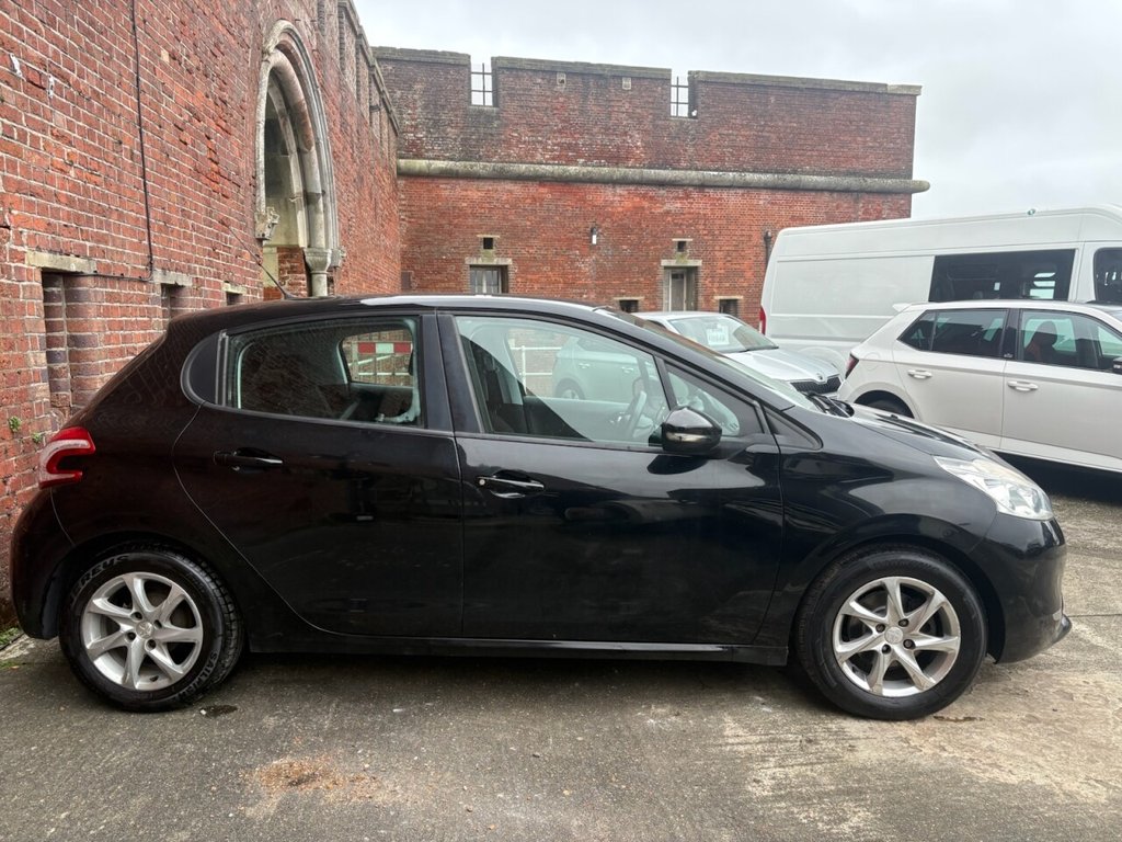 Used Peugeot 208 2014 for sale - 77089139: Photo 22
