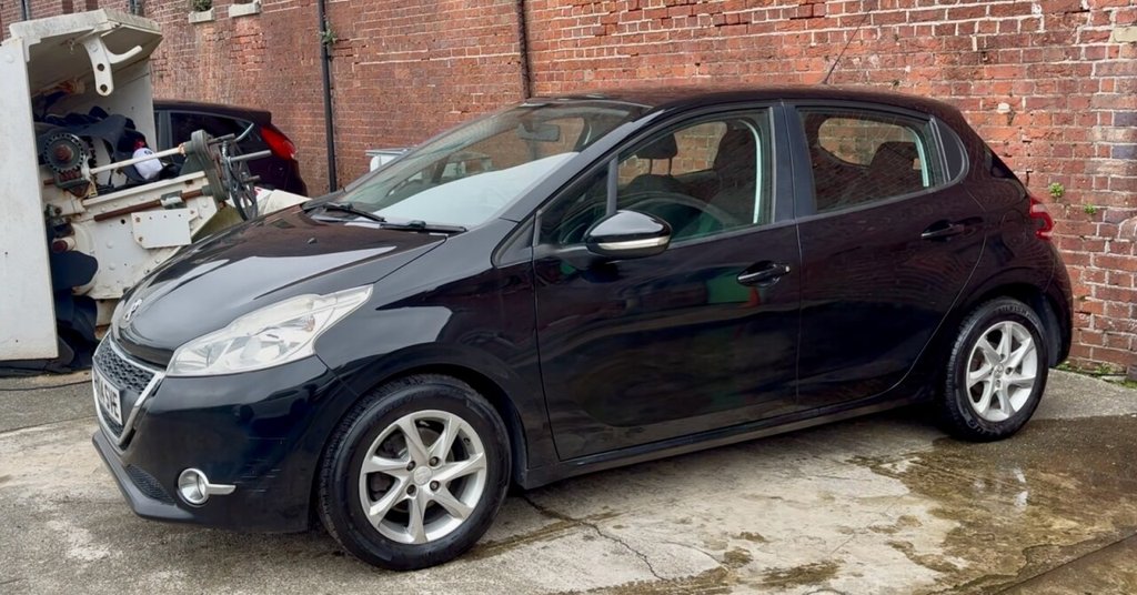 Used Peugeot 208 2014 for sale - 77089139: Photo 29