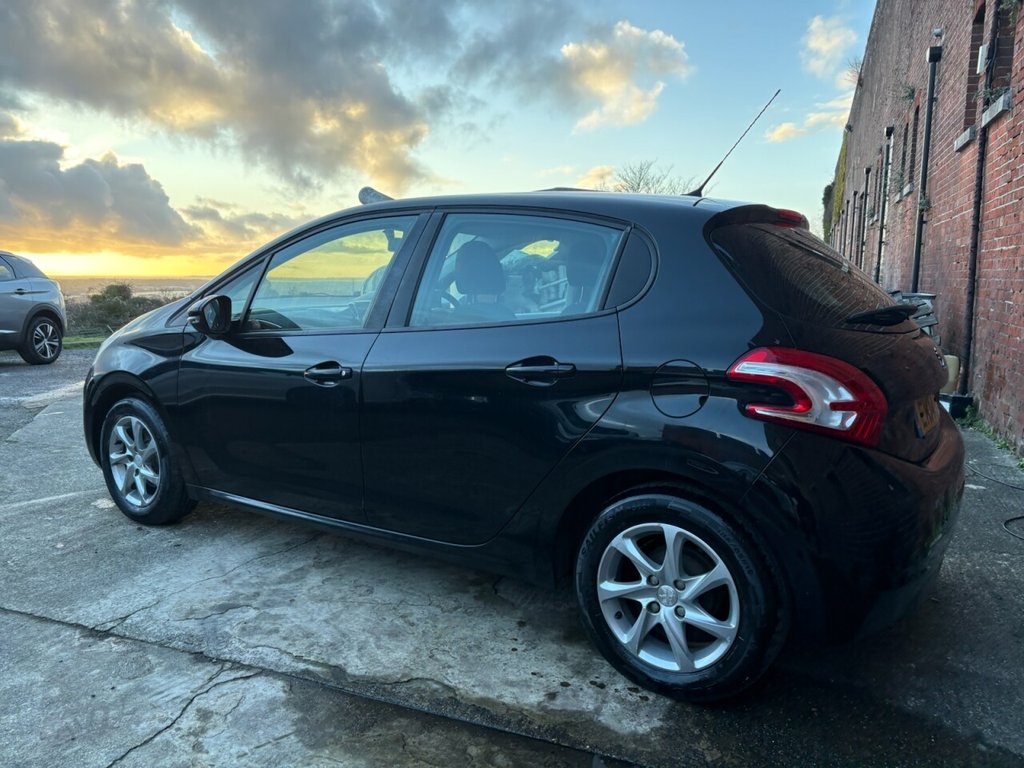 Used Peugeot 208 2014 for sale - 77089139: Photo 36