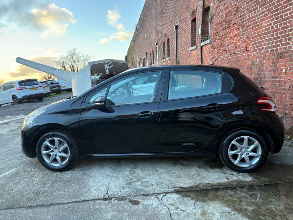 Used Peugeot 208 2014 for sale - 77089139: Photo 40