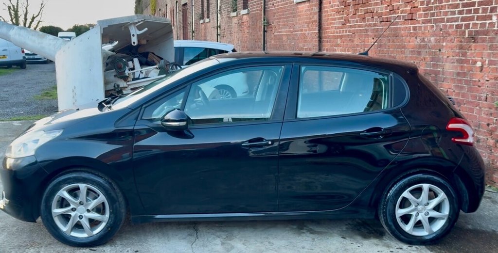 Used Peugeot 208 2014 for sale - 77089139: Photo 45