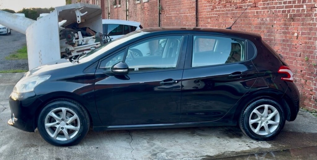 Used Peugeot 208 2014 for sale - 77089139: Photo 9