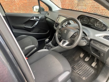 Used Peugeot 208 2016 for sale - 76048453: Photo
