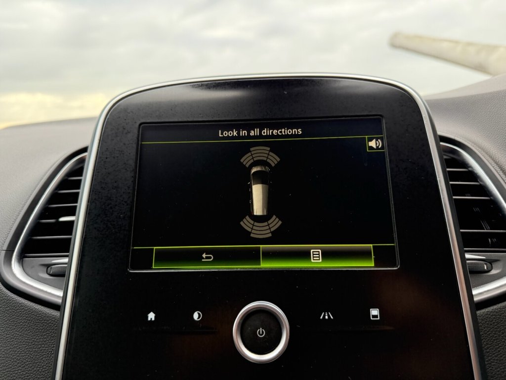 Used Renault Grand Scenic 2017 for sale - 76481838: Photo 17