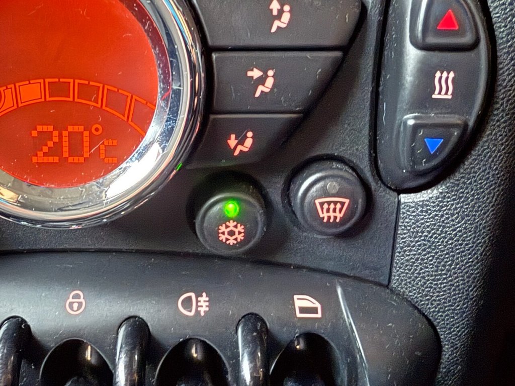 Used MINI Hatch 2010 for sale - 76617488: Photo 17