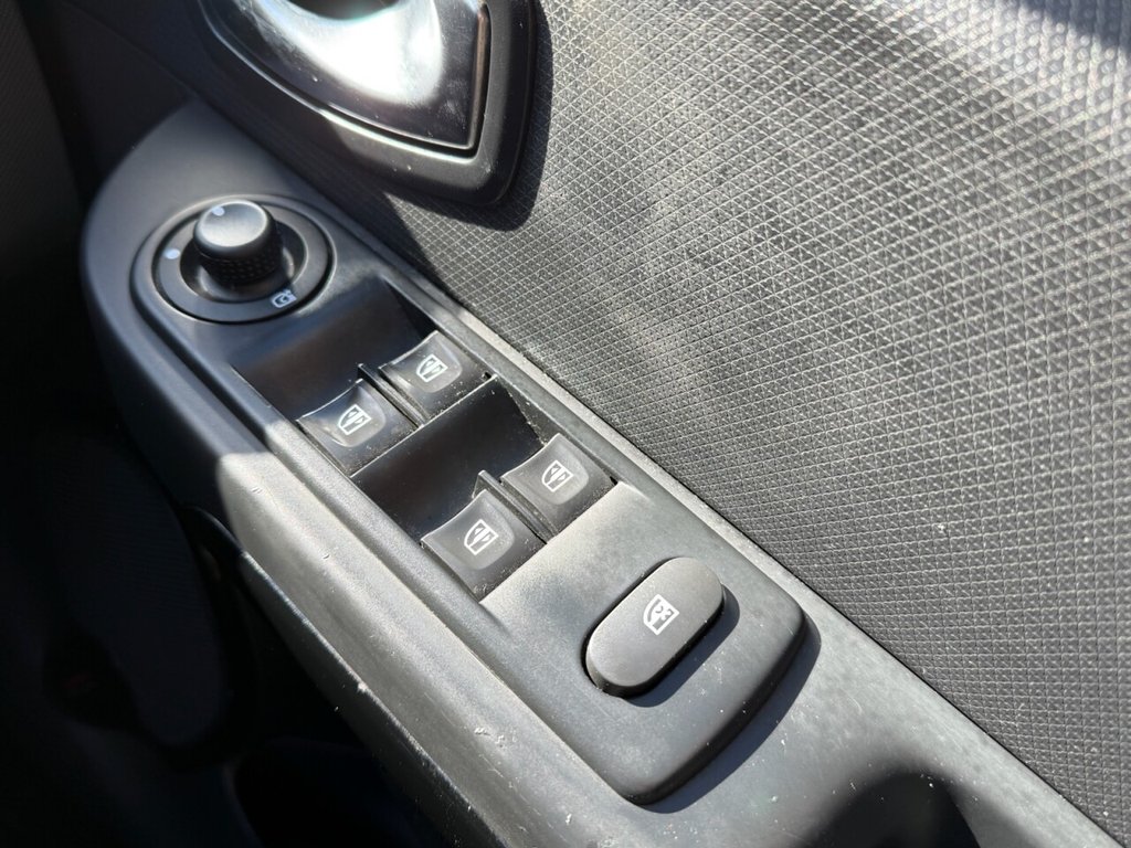 Used Renault Clio 2015 for sale - 78110160: Photo 15