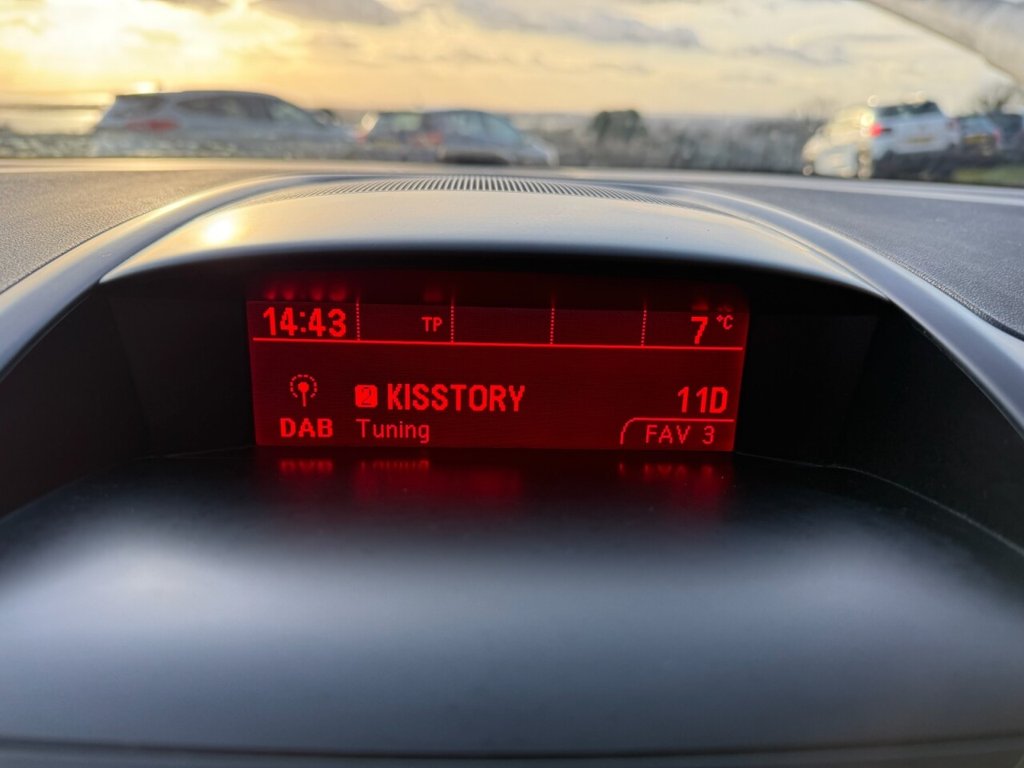 Used Vauxhall Zafira Tourer 2015 for sale - 77122109: Photo 25