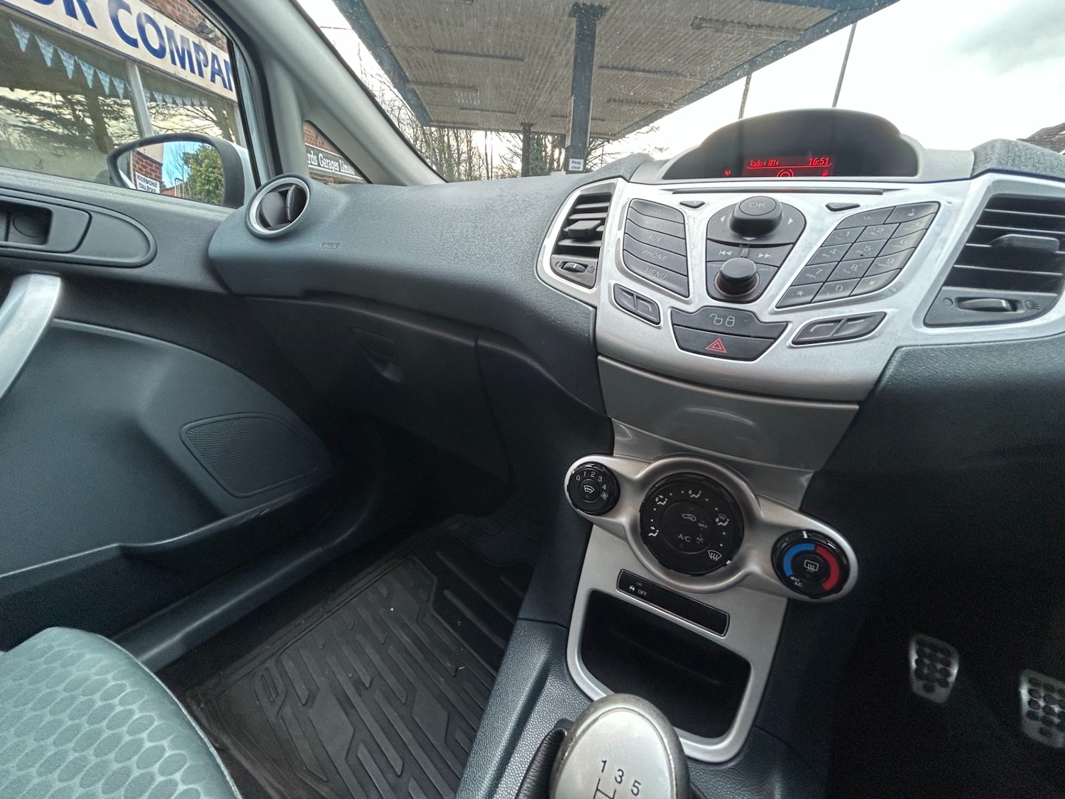 Used Ford Fiesta 2011 for sale - 77819143: Photo 12