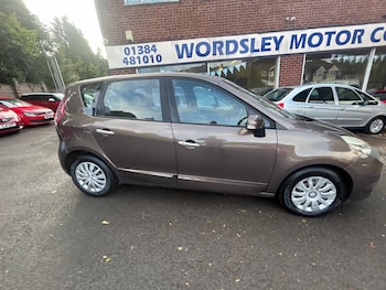 2010 (10) - 1.5 DCi 106 DYNAMIQUE TOM TOM DIESEL LOW MILEAGE 5-Door