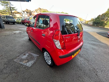 Used Hyundai i10 2010 for sale - 76531788: Photo