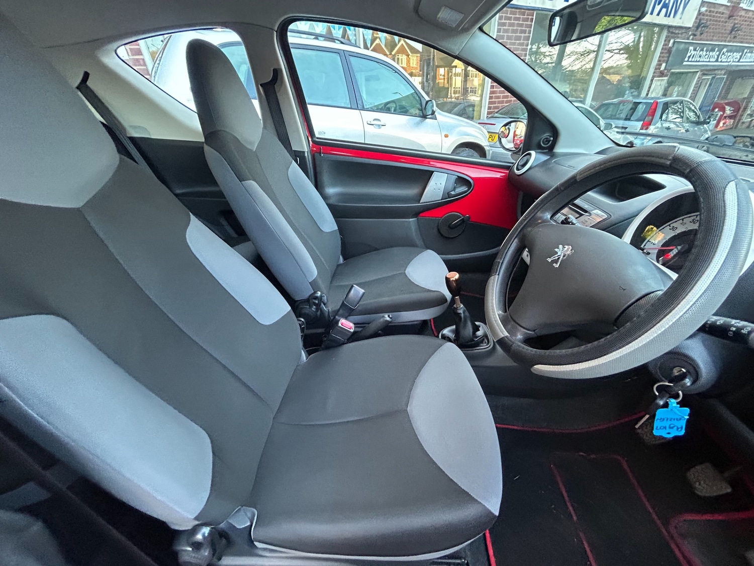 Used Peugeot 107 2012 for sale - 76892324: Photo 8