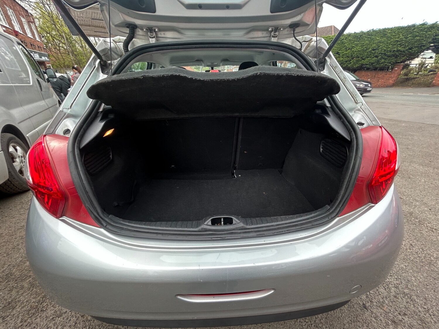 Used Peugeot 208 2013 for sale - 78199045: Photo 6