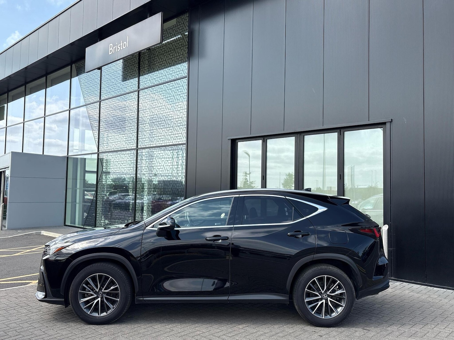 Used Lexus NX 2023 for sale - 76110657: Photo 4