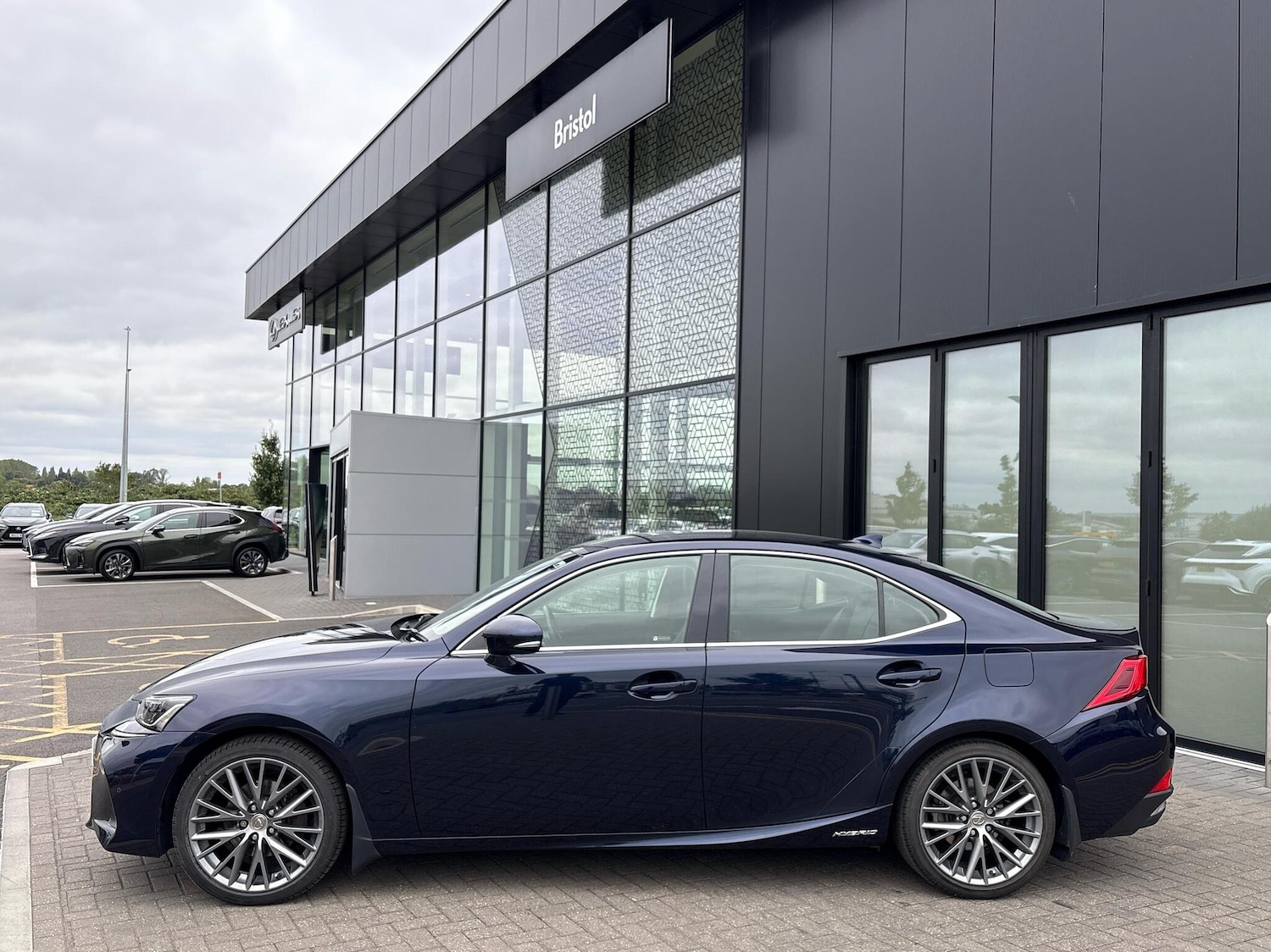 Used Lexus IS 2019 for sale - 76190723: Photo 4