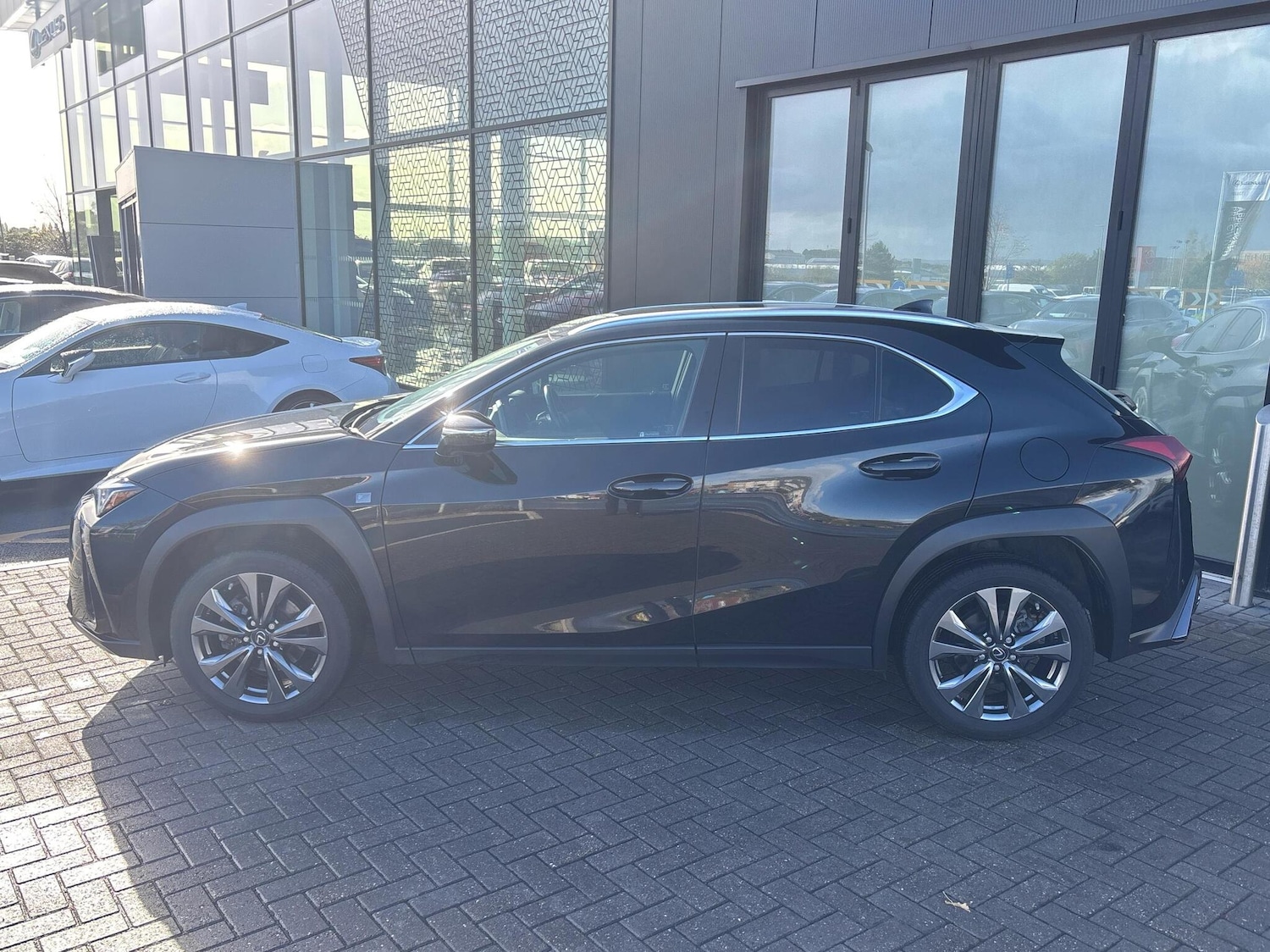 Used Lexus UX 2023 for sale - 76574658: Photo 4