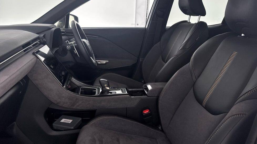 Used Lexus LBX 2024 for sale - 77013534: Photo 3