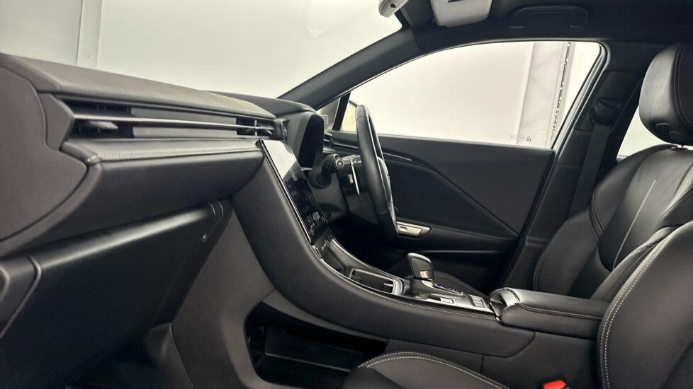 Used Lexus LBX 2024 for sale - 76730824: Photo 3