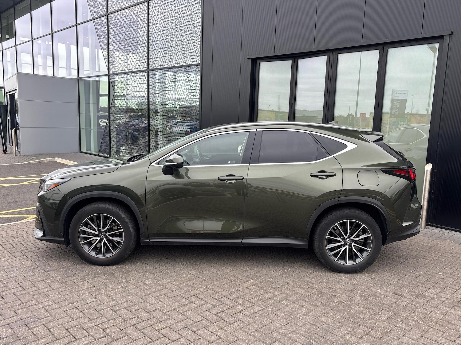 Used Lexus NX 2023 for sale - 76716842: Photo 4