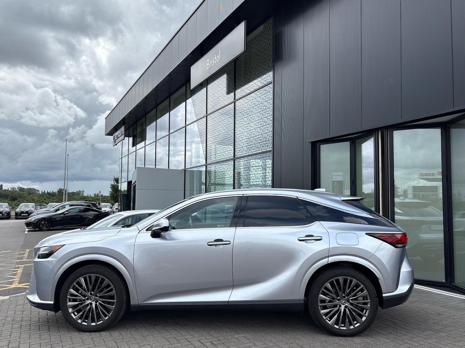 Used Lexus RX 2023 for sale - 76730698: Photo 4