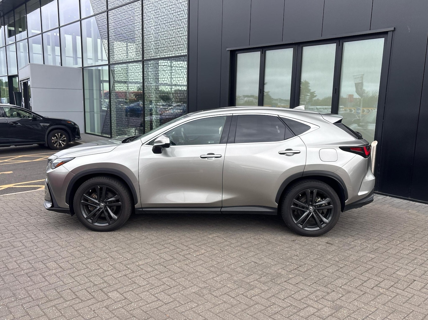 Used Lexus NX 2023 for sale - 76190655: Photo 4
