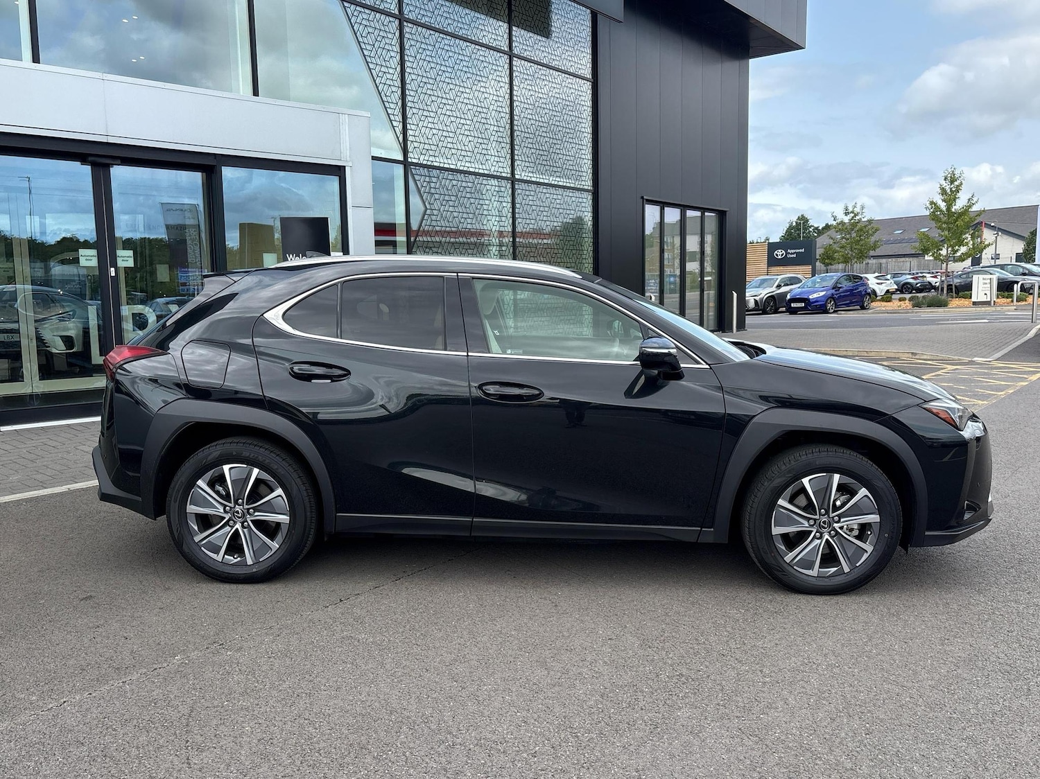 Used Lexus UX 2025 for sale - 77177330: Photo 4