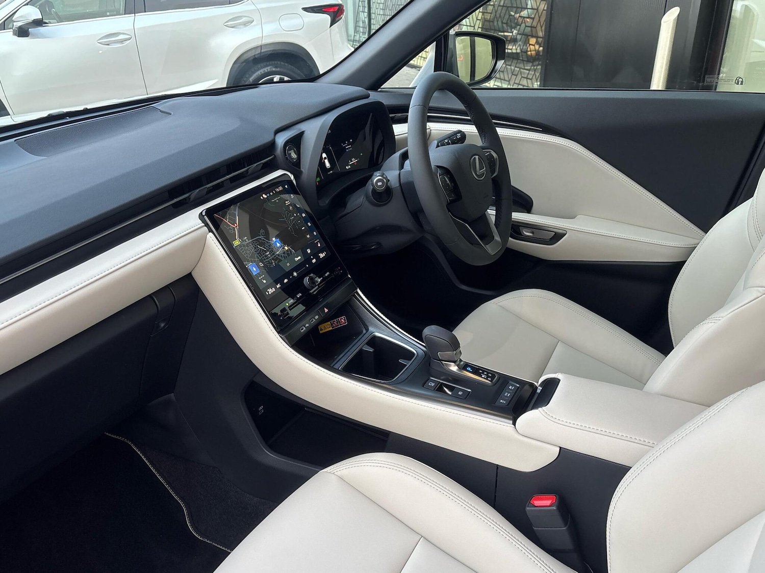 Used Lexus LBX 2025 for sale - 77176668: Photo 2