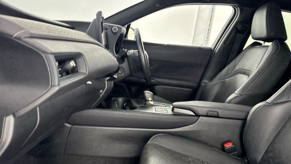 Used Lexus UX 2024 for sale - 76190651: Photo 3