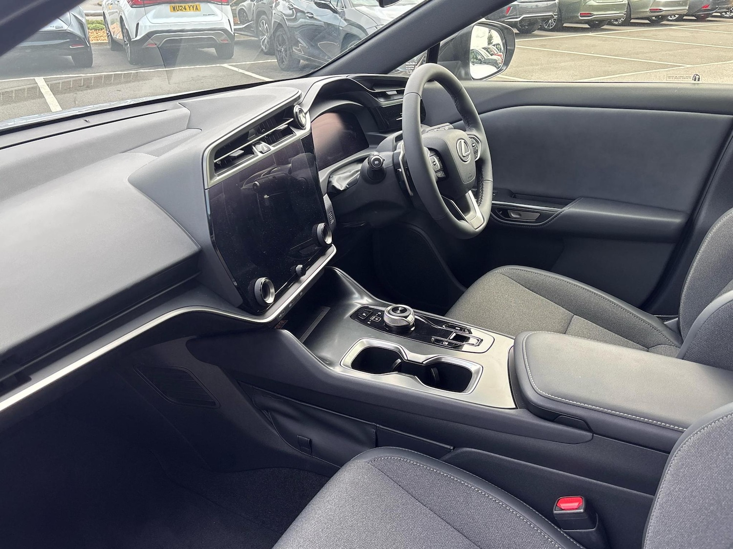 Used Lexus RZ 2025 for sale - 76730613: Photo 2