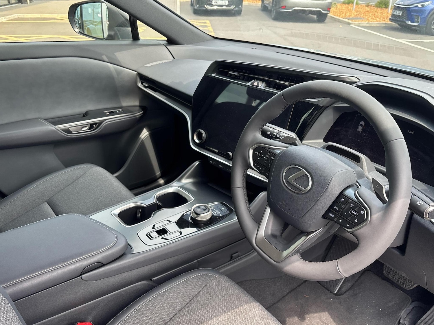 Used Lexus RZ 2025 for sale - 76730613: Photo 6