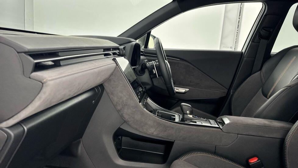 Used Lexus LBX 2025 for sale - 77346400: Photo 3