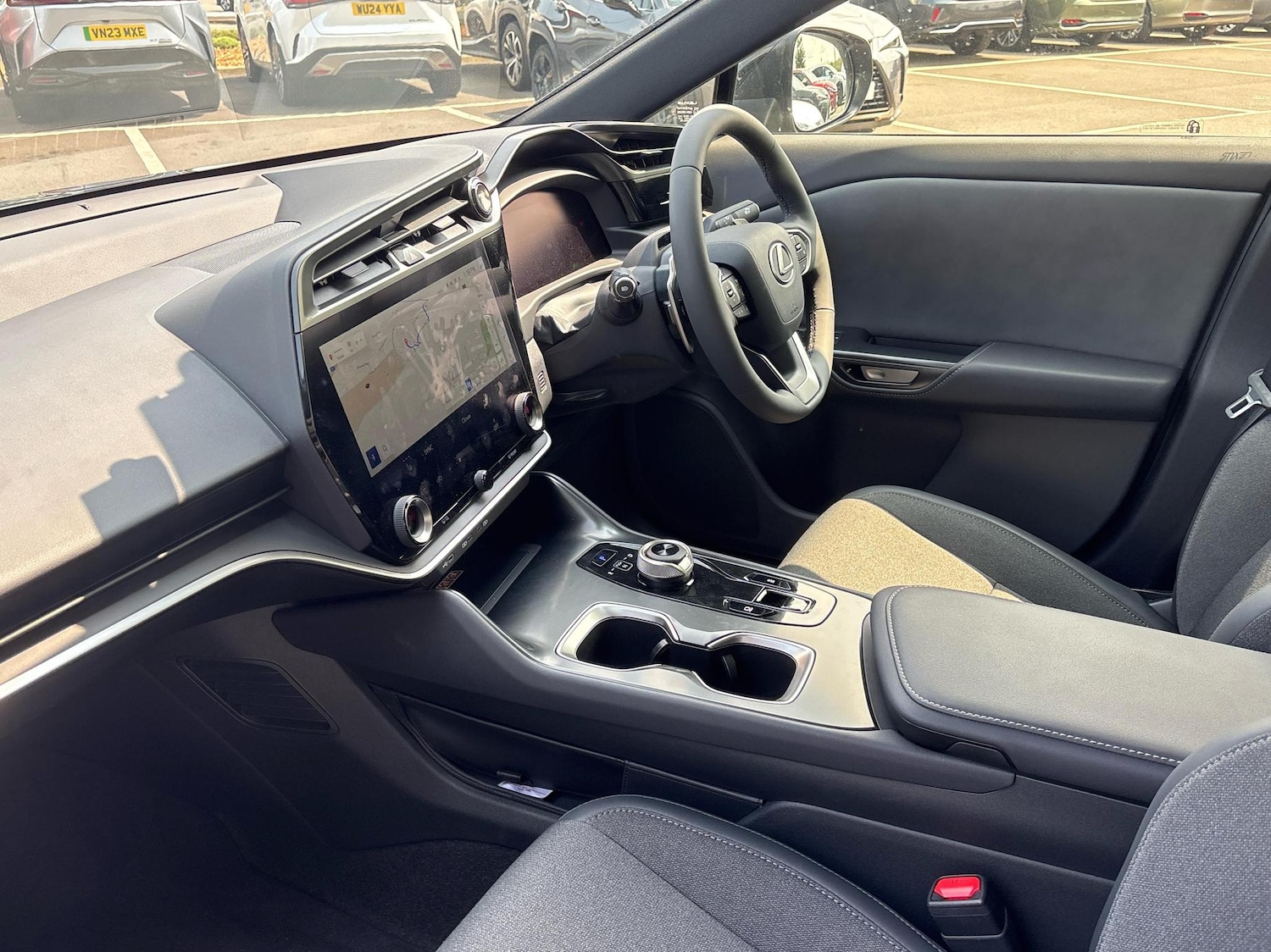 Used Lexus RZ 2025 for sale - 76730611: Photo 2