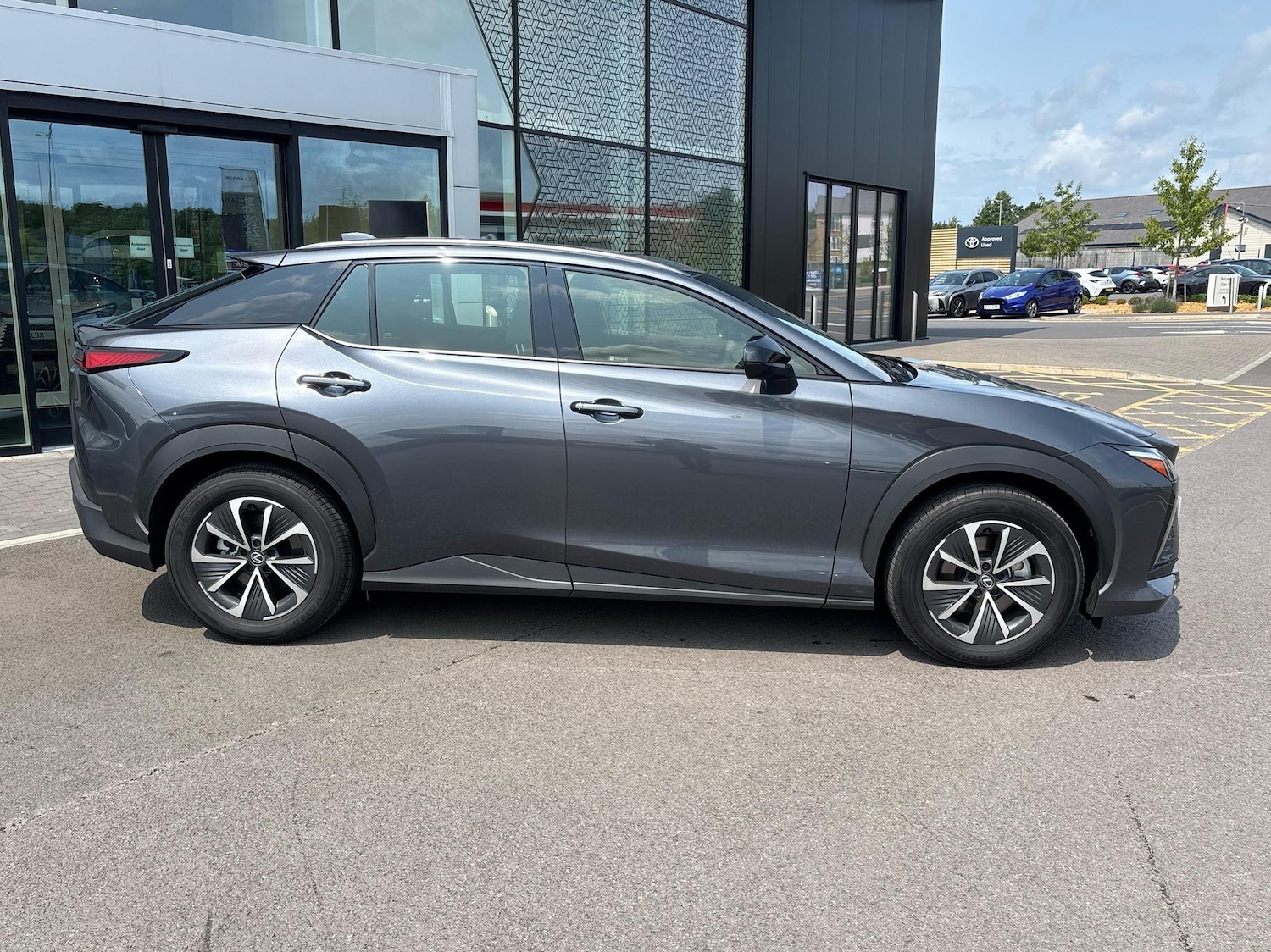 Used Lexus RZ 2025 for sale - 76730611: Photo 4