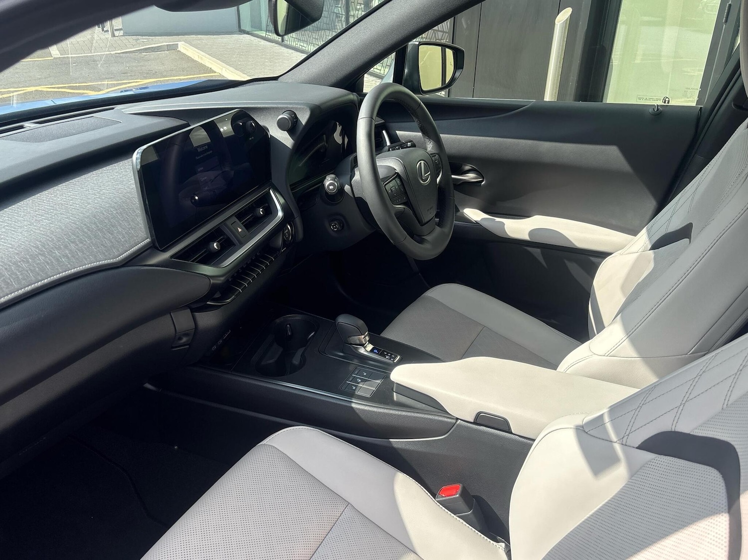Used Lexus UX 2025 for sale - 76202315: Photo 2