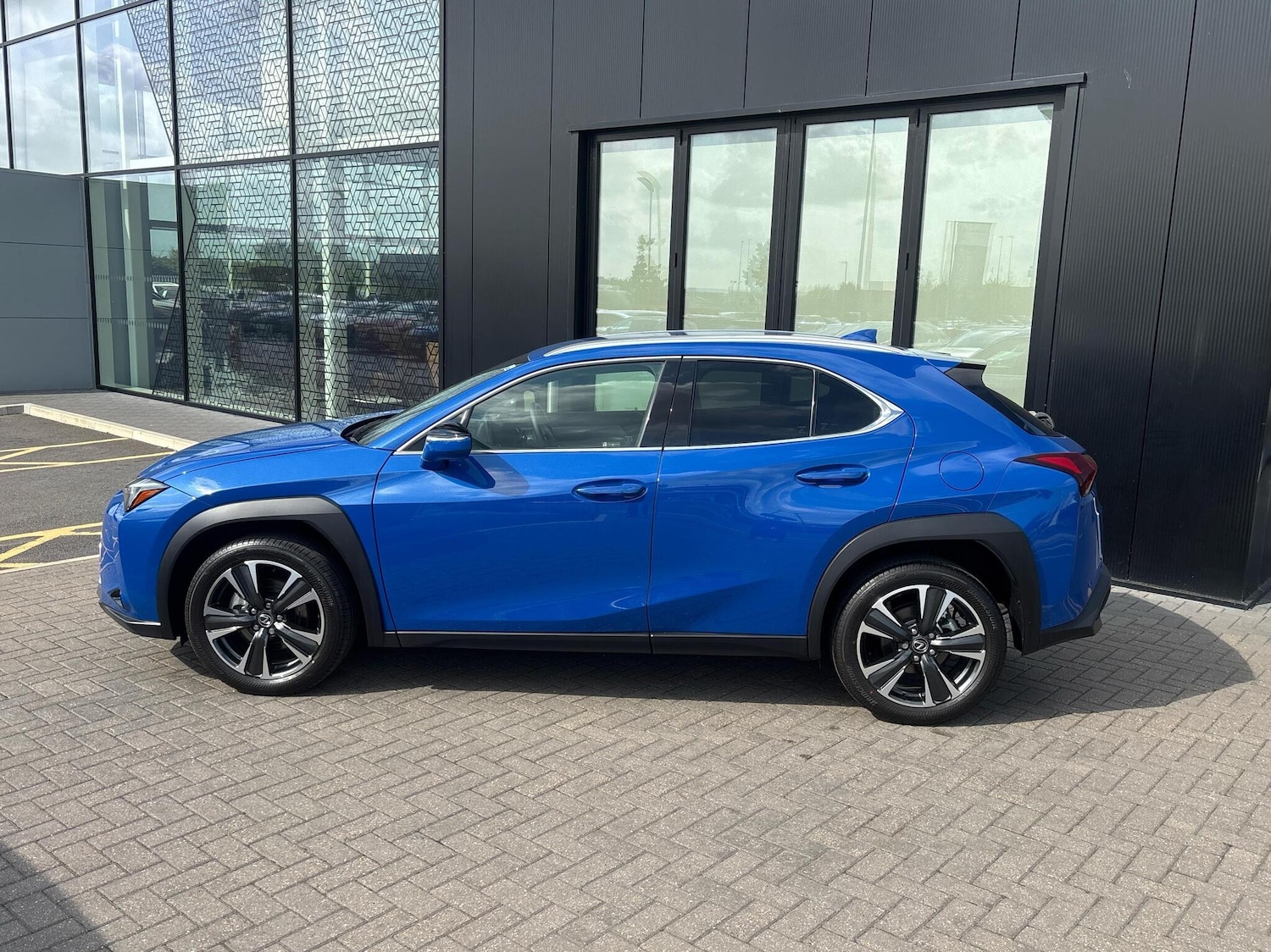 Used Lexus UX 2025 for sale - 76202315: Photo 4