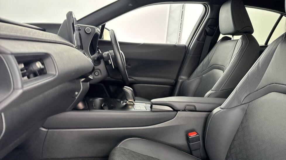 Used Lexus UX 2024 for sale - 76168409: Photo 3