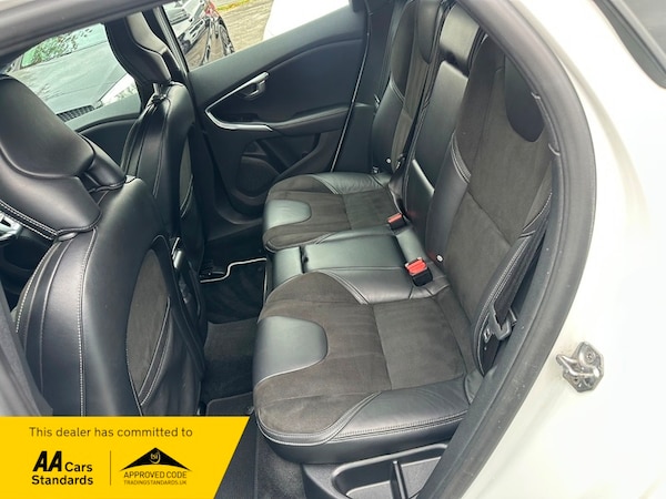 Used Volvo V40 2018 for sale - 76245643: Photo 15