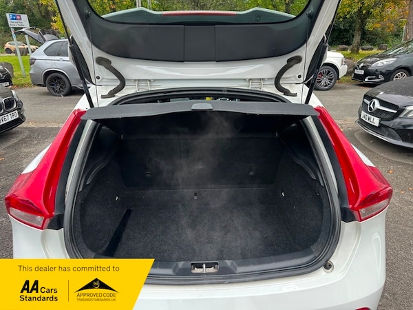 Used Volvo V40 2018 for sale - 76245643: Photo 16