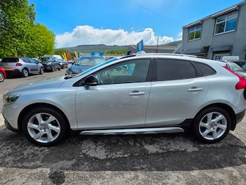Used Volvo V40 2014 for sale - 78570813: Photo