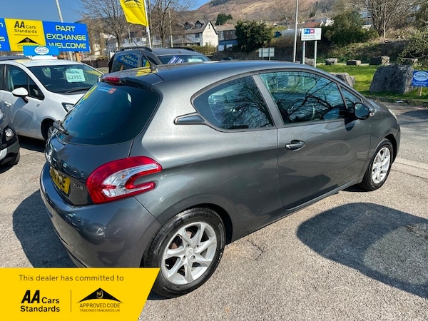 Used Peugeot 208 2012 for sale - 75230807: Photo 3