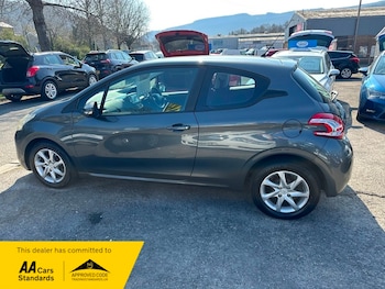 Used Peugeot 208 2012 for sale - 75230807: Photo