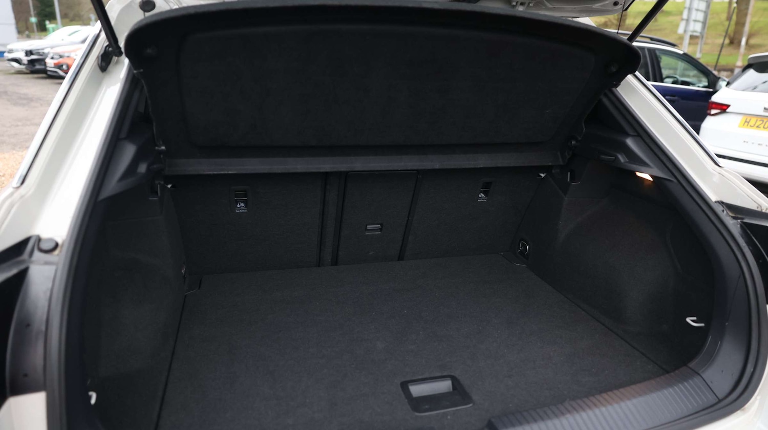 Used Volkswagen T-Roc 2022 for sale - 77293452: Photo 16