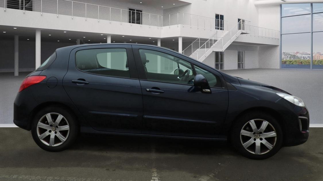Used Peugeot 308 2013 for sale - 77353979: Photo 2