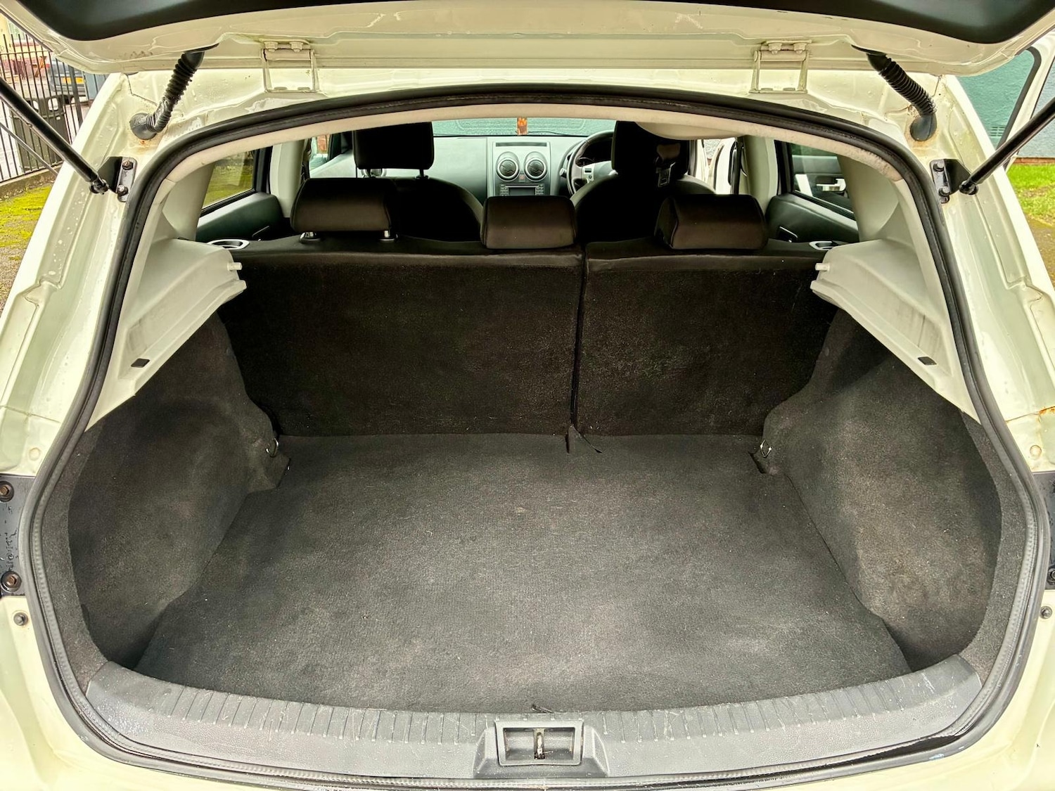 Used Nissan Qashqai 2012 for sale - 77353942: Photo 11